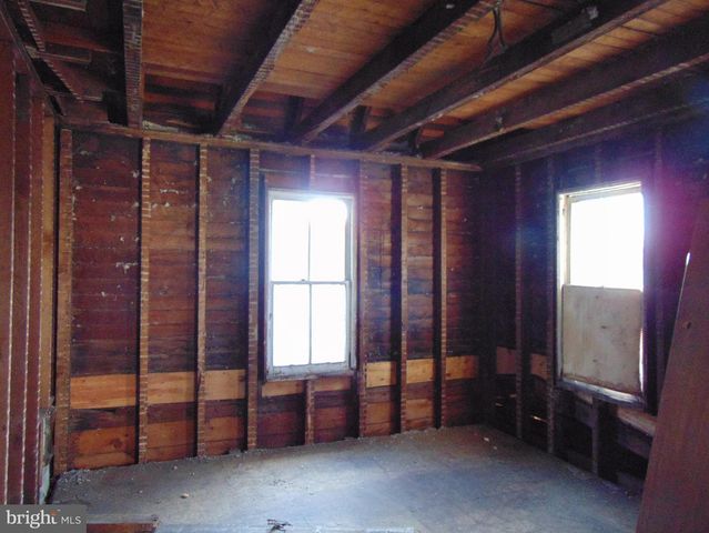 185 BROADWAY, Westville, NJ 08093