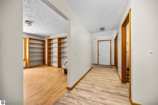 211 E 7th Street, Northport, MI 49670