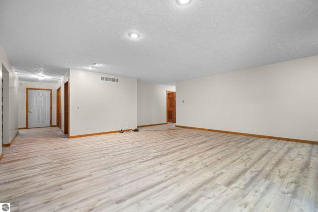 211 E 7th Street, Northport, MI 49670