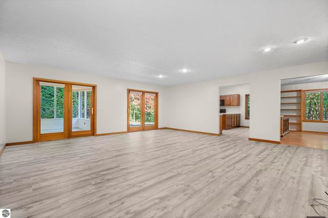 211 E 7th Street, Northport, MI 49670