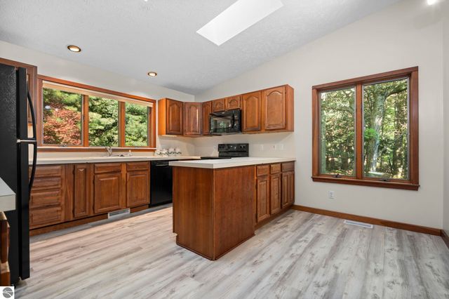 211 E 7th Street, Northport, MI 49670