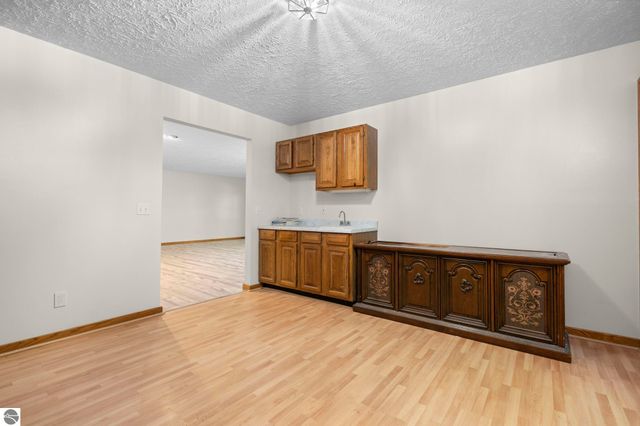 211 E 7th Street, Northport, MI 49670