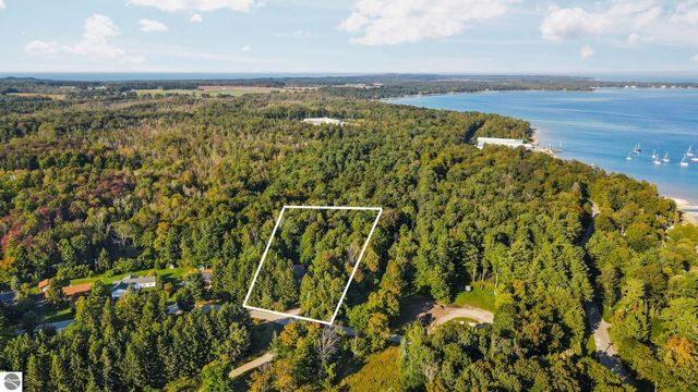 211 E 7th Street, Northport, MI 49670