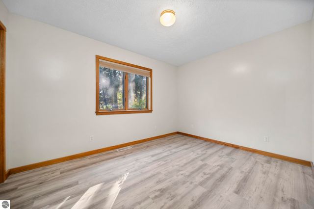 211 E 7th Street, Northport, MI 49670