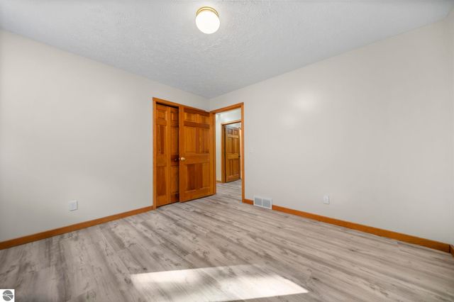 211 E 7th Street, Northport, MI 49670