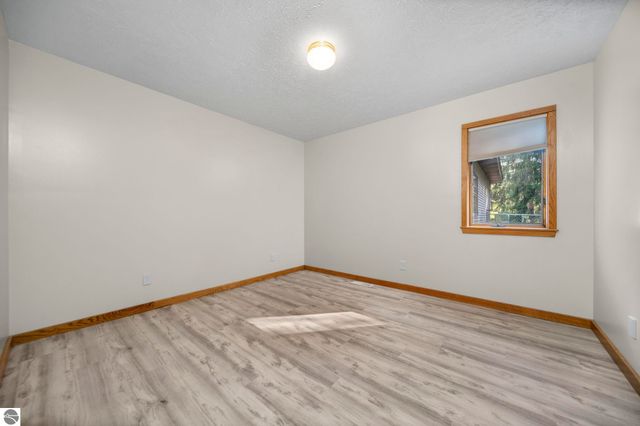 211 E 7th Street, Northport, MI 49670