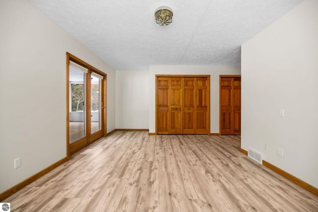 211 E 7th Street, Northport, MI 49670