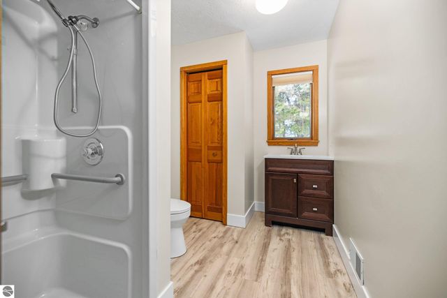 211 E 7th Street, Northport, MI 49670