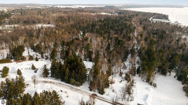 211 E 7th Street, Northport, MI 49670