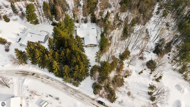 211 E 7th Street, Northport, MI 49670