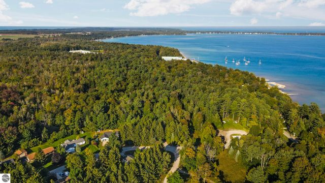 211 E 7th Street, Northport, MI 49670