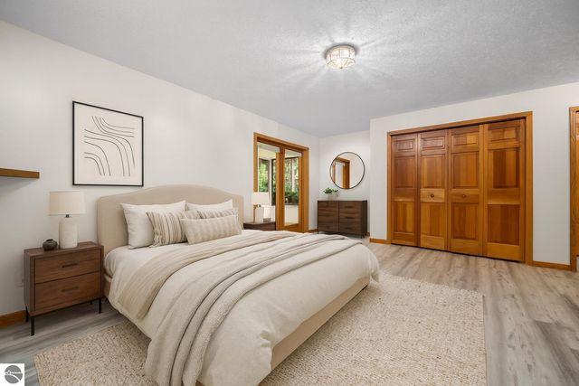 211 E 7th Street, Northport, MI 49670