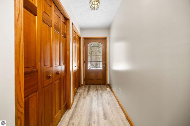 211 E 7th Street, Northport, MI 49670