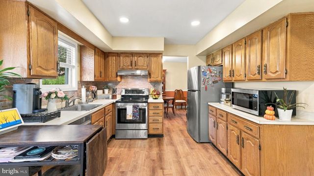 4 RUE CT, Fallsington, PA 19054