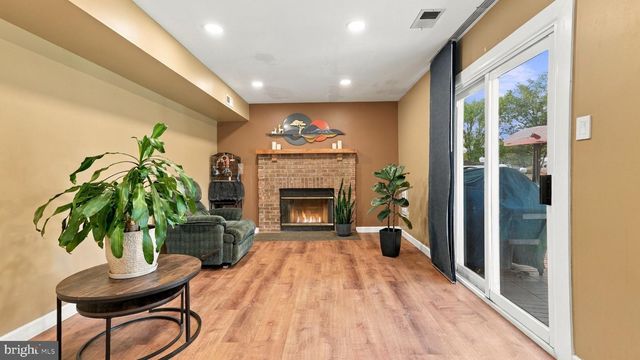 4 RUE CT, Fallsington, PA 19054