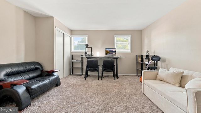 4 RUE CT, Fallsington, PA 19054