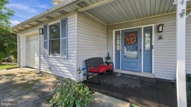 4 RUE CT, Fallsington, PA 19054