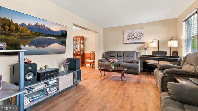 4 RUE CT, Fallsington, PA 19054