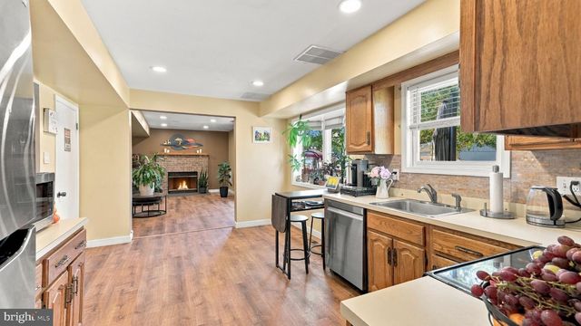 4 RUE CT, Fallsington, PA 19054