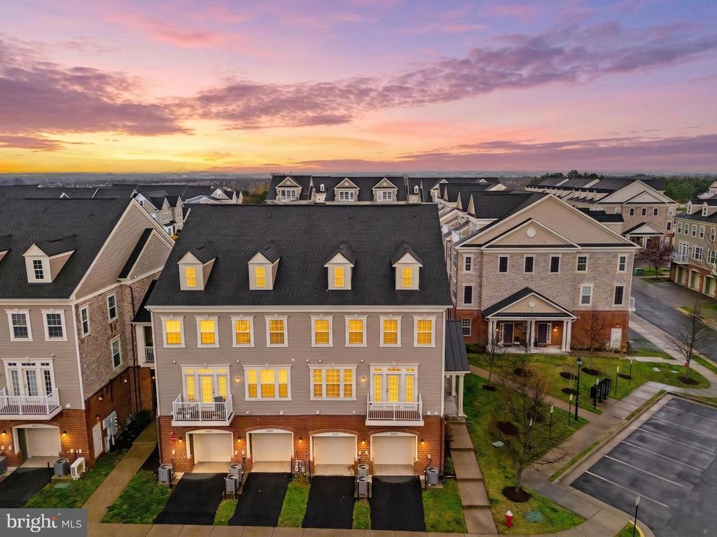 42558 SUNSET RIDGE SQ, Ashburn, VA 20148