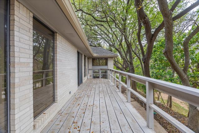2001 Deepdale Drive, Westover Hills, TX 76107