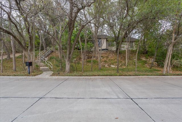 2001 Deepdale Drive, Westover Hills, TX 76107