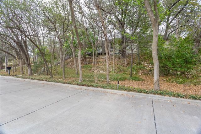 2001 Deepdale Drive, Westover Hills, TX 76107