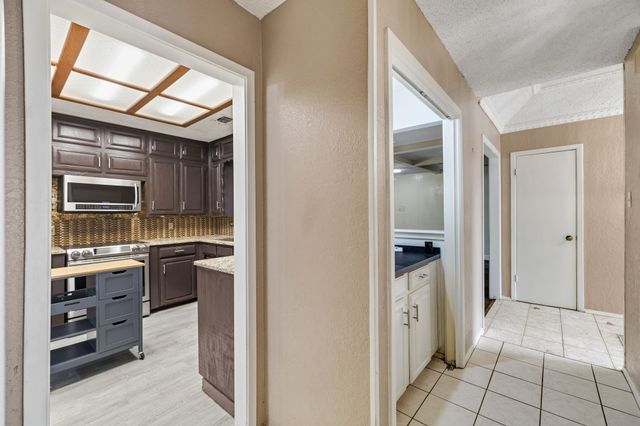 1904 Bay Oaks Court, Fort Worth, TX 76112