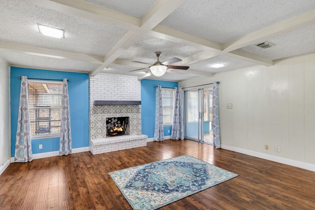 1904 Bay Oaks Court, Fort Worth, TX 76112