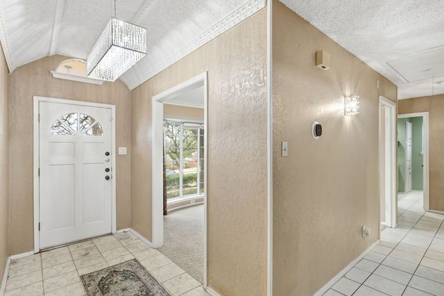 1904 Bay Oaks Court, Fort Worth, TX 76112