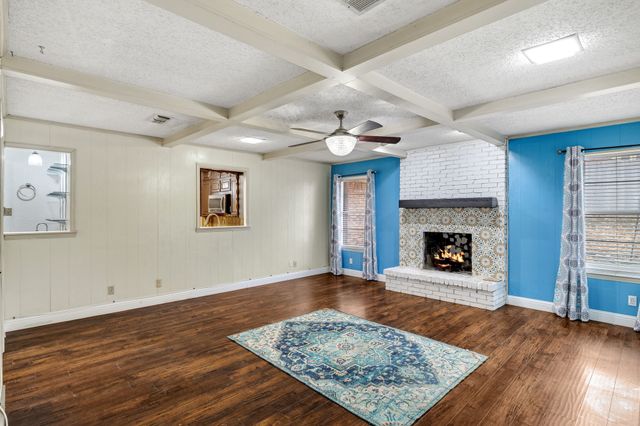 1904 Bay Oaks Court, Fort Worth, TX 76112