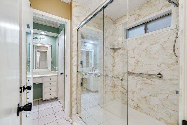 1904 Bay Oaks Court, Fort Worth, TX 76112