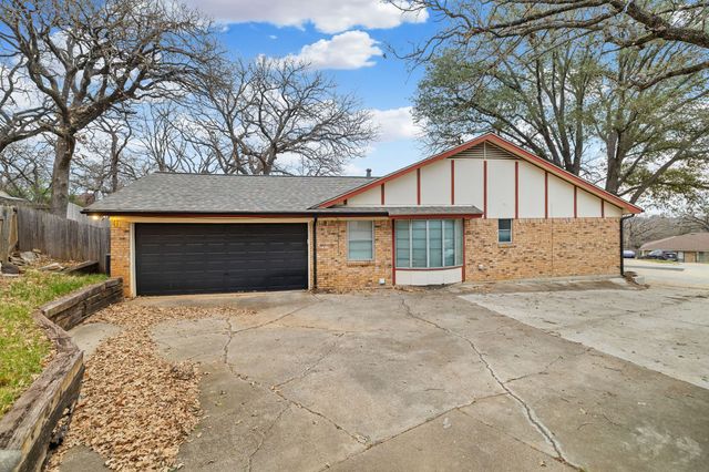 1904 Bay Oaks Court, Fort Worth, TX 76112