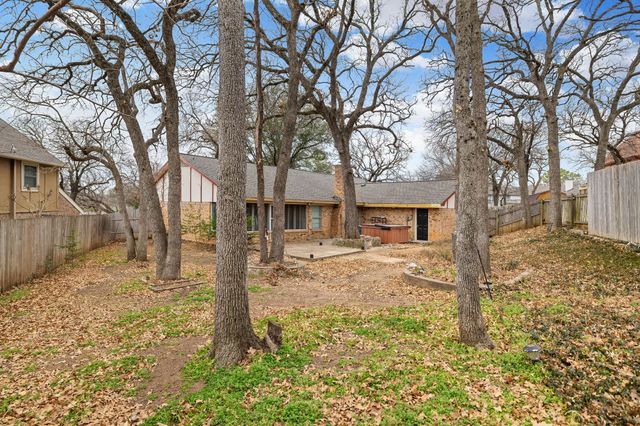 1904 Bay Oaks Court, Fort Worth, TX 76112