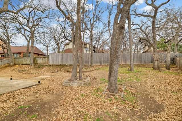 1904 Bay Oaks Court, Fort Worth, TX 76112