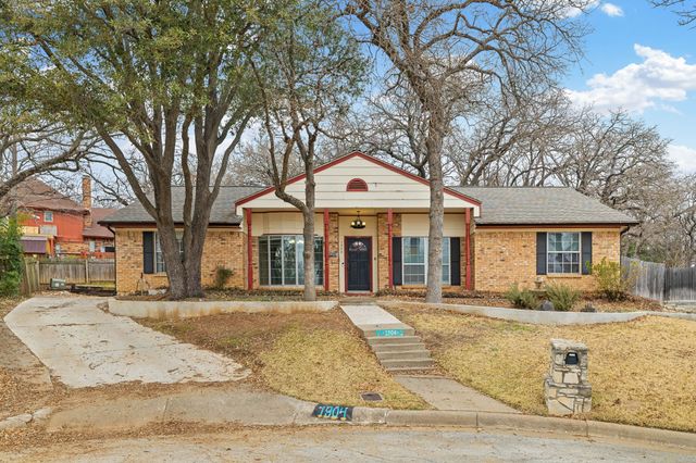 1904 Bay Oaks Court, Fort Worth, TX 76112