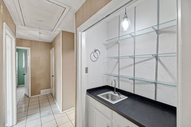 1904 Bay Oaks Court, Fort Worth, TX 76112