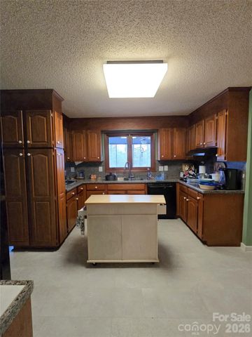 121 Country Creek Drive, Kings Mountain, NC 28086