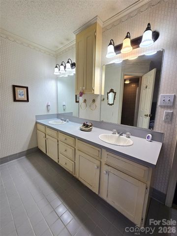 121 Country Creek Drive, Kings Mountain, NC 28086