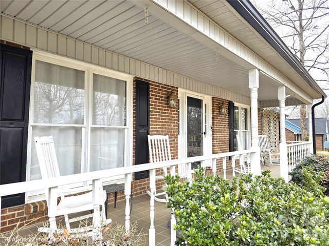 121 Country Creek Drive, Kings Mountain, NC 28086