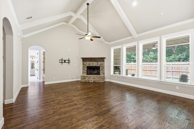 6901 Golf Green Drive, Arlington, TX 76001