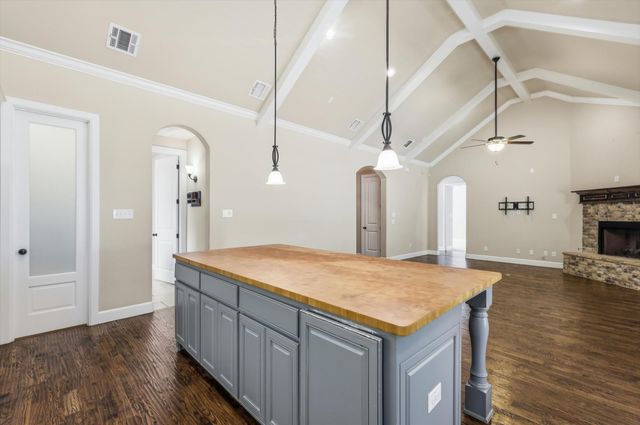 6901 Golf Green Drive, Arlington, TX 76001