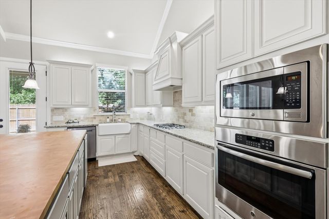 6901 Golf Green Drive, Arlington, TX 76001