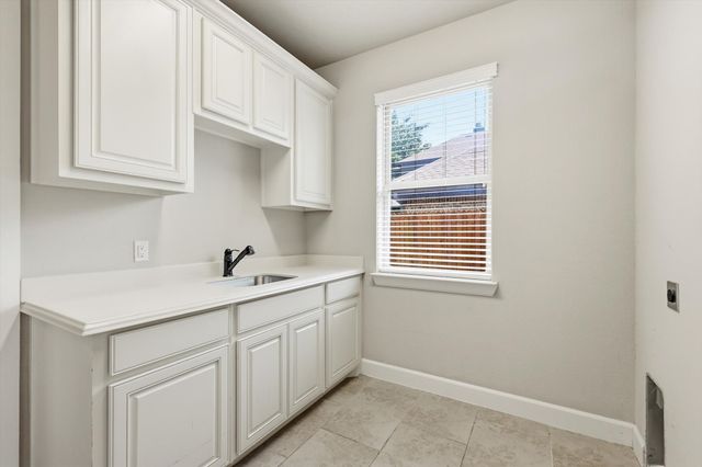 6901 Golf Green Drive, Arlington, TX 76001