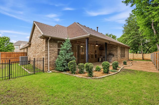 6901 Golf Green Drive, Arlington, TX 76001