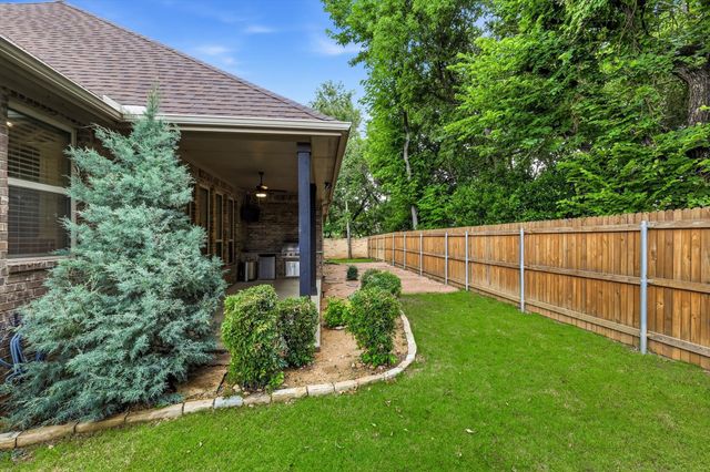 6901 Golf Green Drive, Arlington, TX 76001