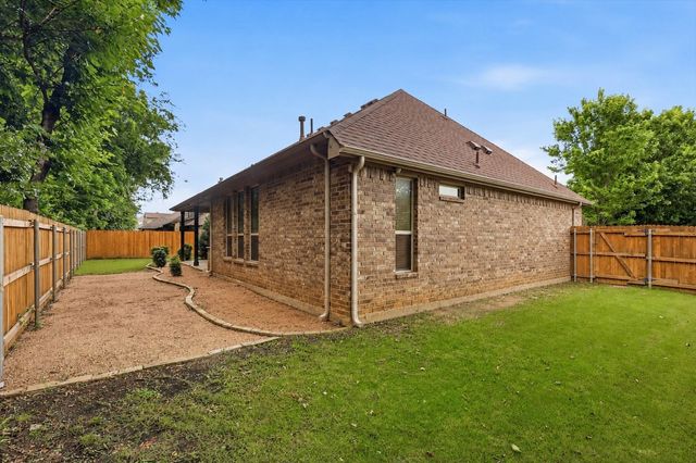 6901 Golf Green Drive, Arlington, TX 76001