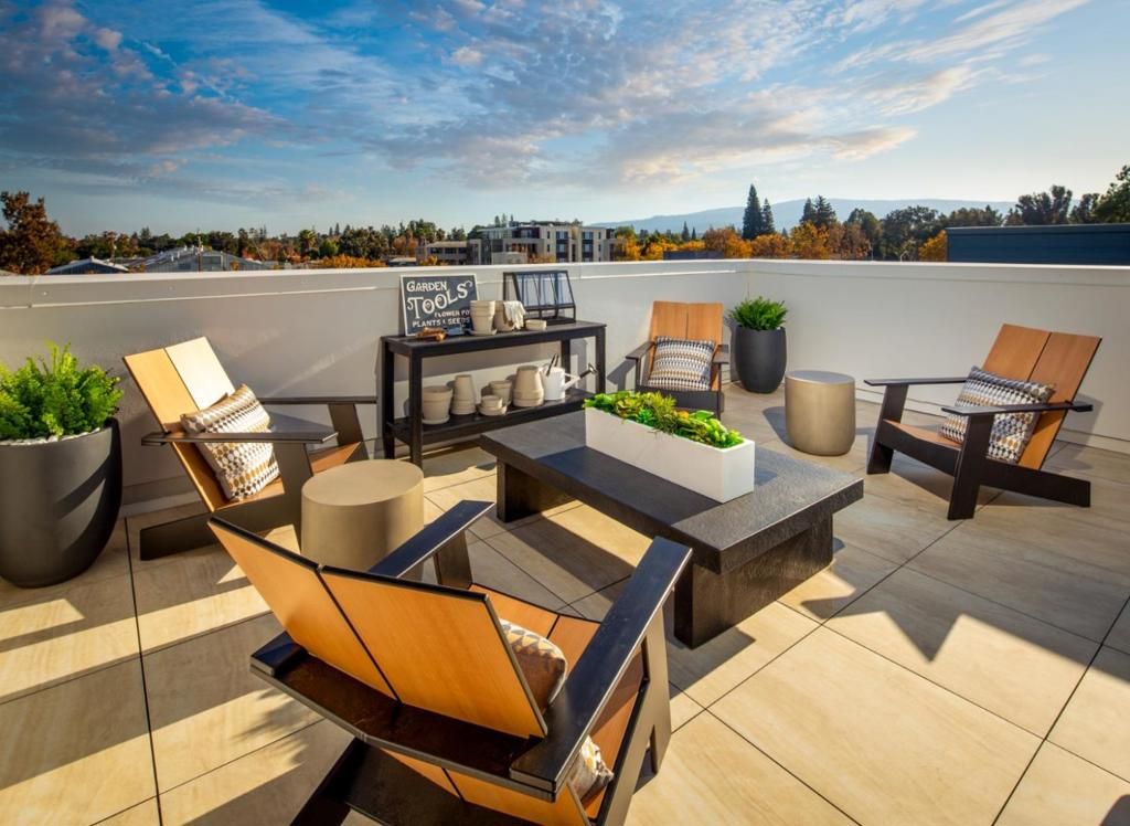 Image 10 of property listing at 100 Koa Court, Palo Alto, CA 94306