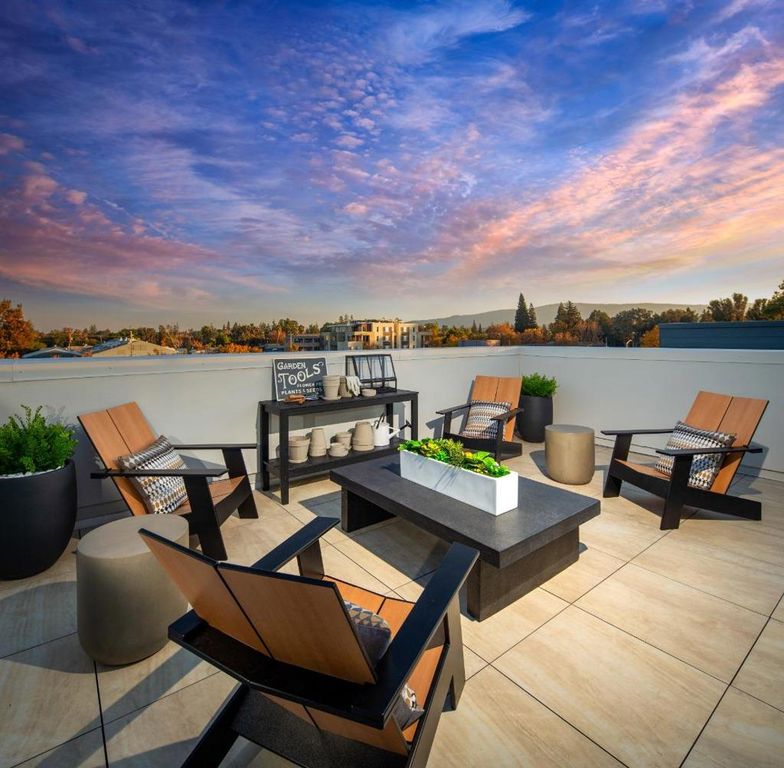 Image 11 of property listing at 100 Koa Court, Palo Alto, CA 94306