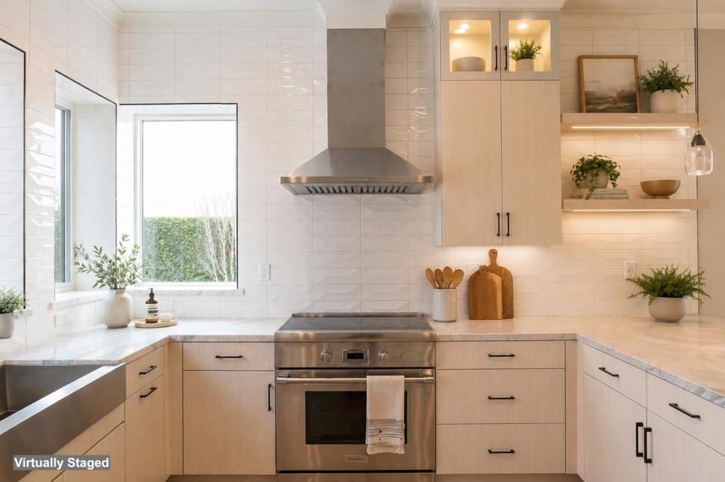 Image 3 of property listing at 100 Koa Court, Palo Alto, CA 94306